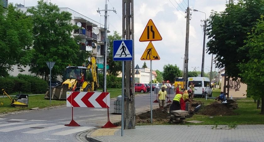 Przy ulicy Broniewskiego przybędzie miejsc postojowych