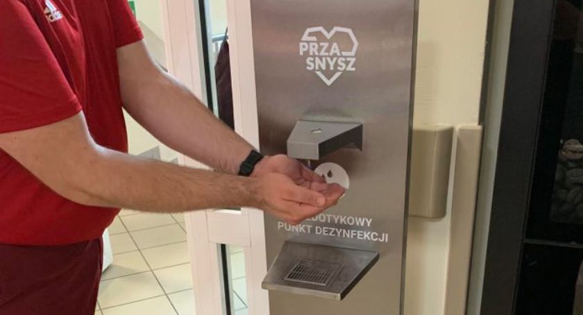Miasto zakupiło automatyczny punkt dezynfekcji rąk