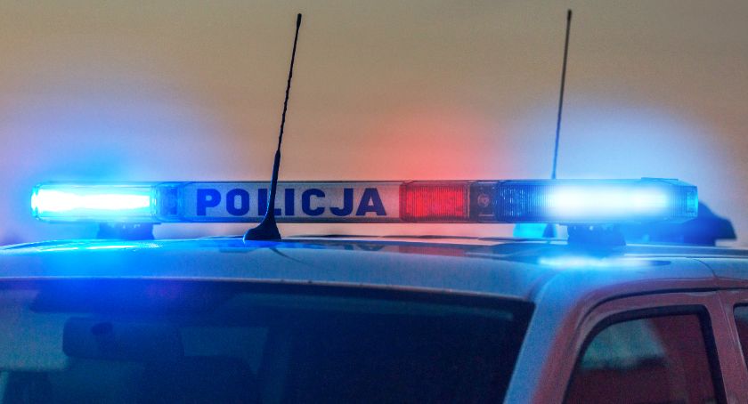 Policyjny pościg z atrapą broni, narkotykami i promilami w tle