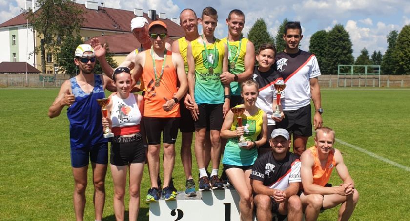 Pobiegli w Makowie. Wrócili z mnóstwem pucharów