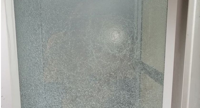 Akt wandalizmu na terenie ZSP w Jednorożcu