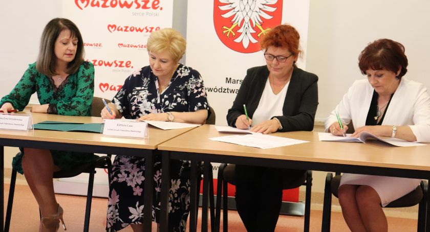 Boisko w Nowej Krępie zyska nowe funkcje. Umowa na modernizację podpisana