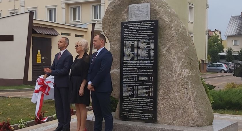 Uroczyście odsłonięto tablicę Miejsce pamięci Bitwy Warszawskiej 1920 roku