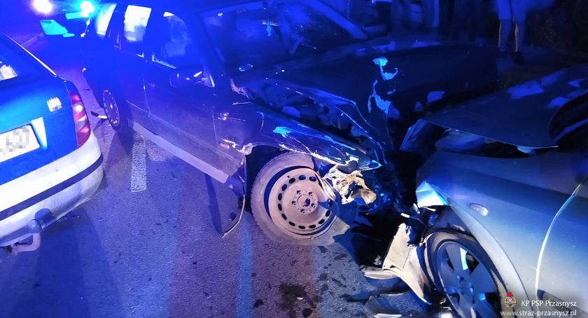 Pijany 33-latek spowodował wypadek z udziałem trzech aut. Został zatrzymany