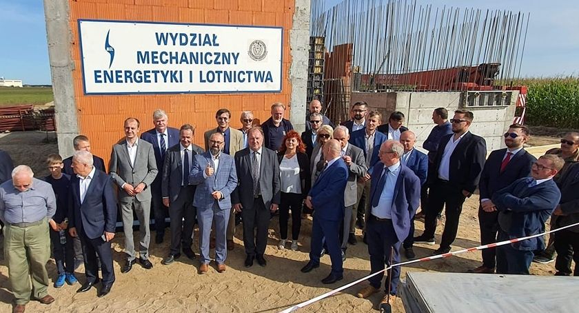 Podpisano i wmurowano akt erekcyjny pod budowę Laboratorium Ośrodka Badań Lotniczych {Zdjęcia]