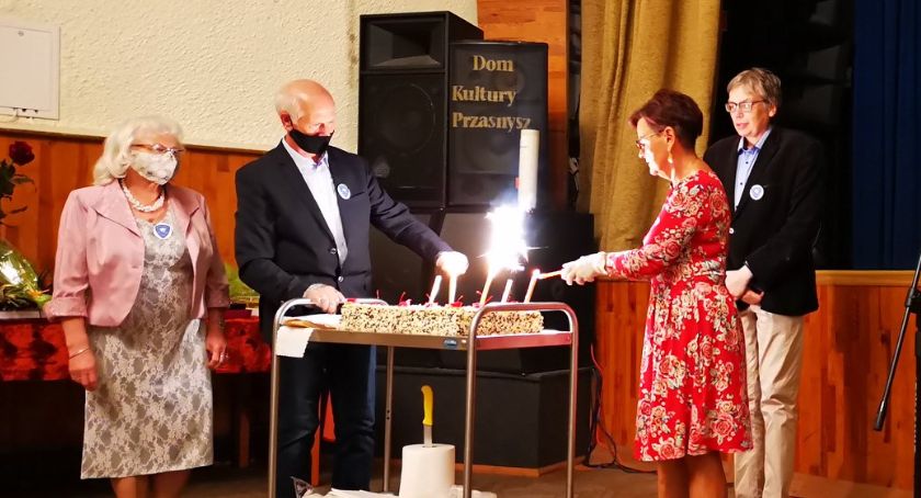 To już 55 lat Towarzystwa Przyjaciół Ziemi Przasnyskiej i 5 lat Uniwersytetu Trzeciego Wieku.