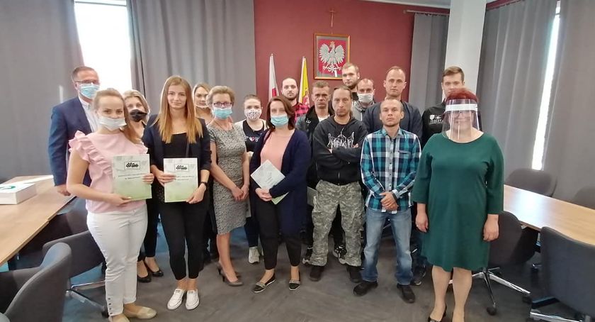W Starostwie podpisano umowy z nowymi przedsiębiorcami - powstanie 15 nowych firm