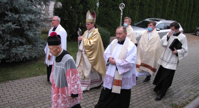 Parafia pw. Chrystusa Zbawiciela w Przasnyszu przyjęła relikwie św. Jana Pawła II [Zdjęcia]