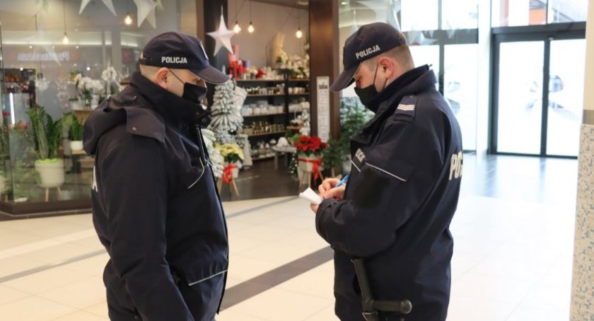 Mazowieccy policjanci kontrolują galerie handlowe