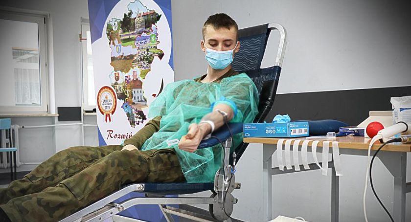 Żołnierze 2. ORel licznie odpowiedzieli na apel Ministra Obrony Narodowej dotyczący oddawania krwi i osocza.