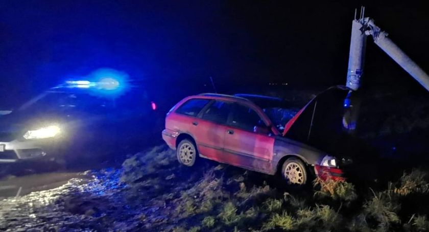 Pijany 24 latek uderzył w słup energetyczny