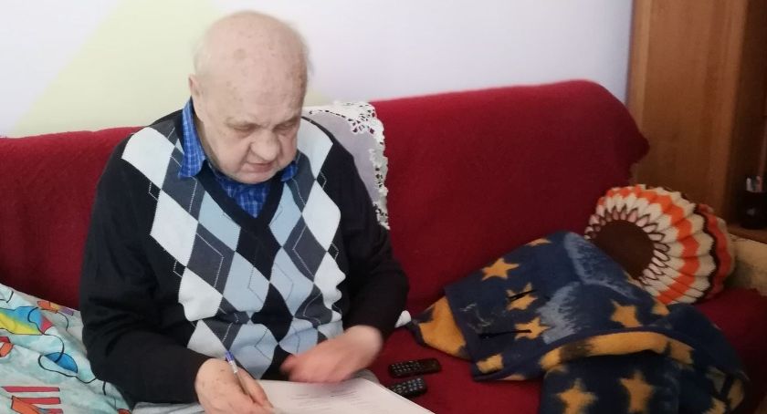 Paczki żywnościowe trafiły do najbardziej potrzebujących seniorów w naszym mieście
