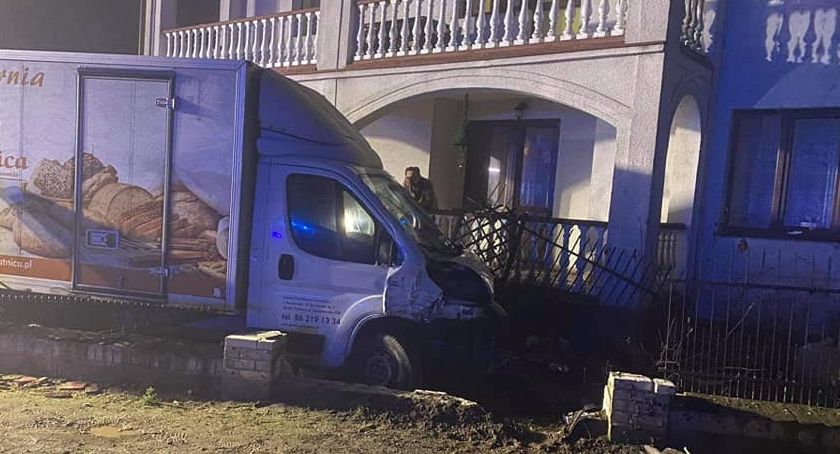 Wypadek w Wężewie. Jedna osoba trafiła do szpitala {Aktualizacja]
