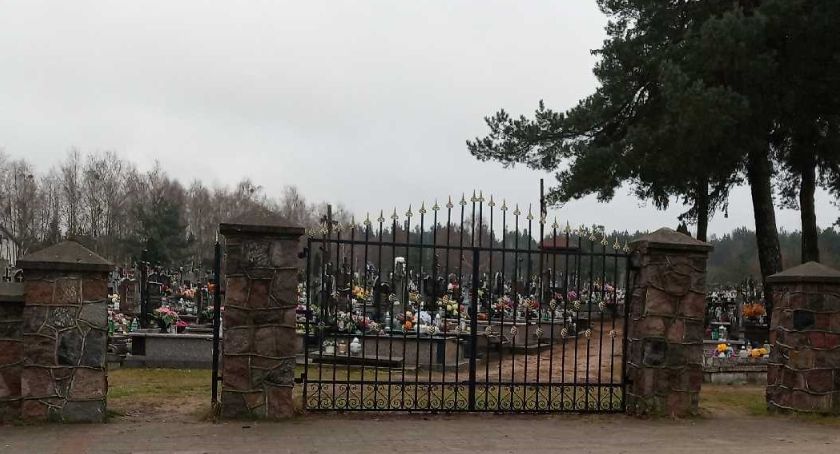 Kradły znicze i ozdoby z cmentarza. Zostały zatrzymane przez policjantów z Jednorożca