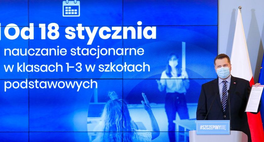 Najmłodsi uczniowie powracają do szkół