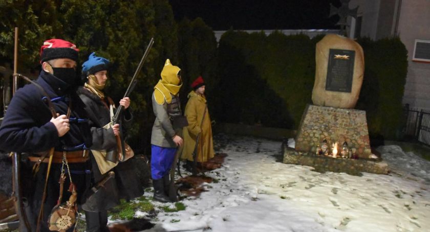 W strojach wzorowanych do żołnierzy powstania, uczcili 158. Rocznicę wybuchu Powstania Styczniowego