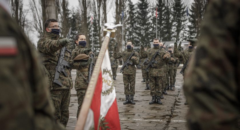 Pierwsza w tym roku przysięga wojskowa  i ślubowania nowych podoficerów WOT [wideo]