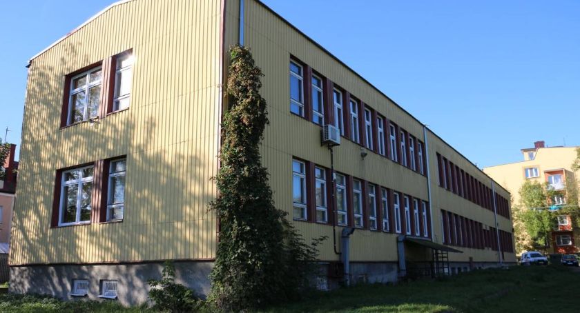 Budynek PUP, PCPR i poradni psychologiczno-pedagogicznej dostosowany do potrzeb osób niepełnosprawnych [wideo]