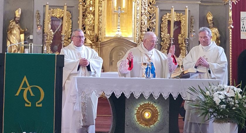 ks. biskup Roman Marcinkowski modlił się w intencji pacjentów przasnyskiego szpitala