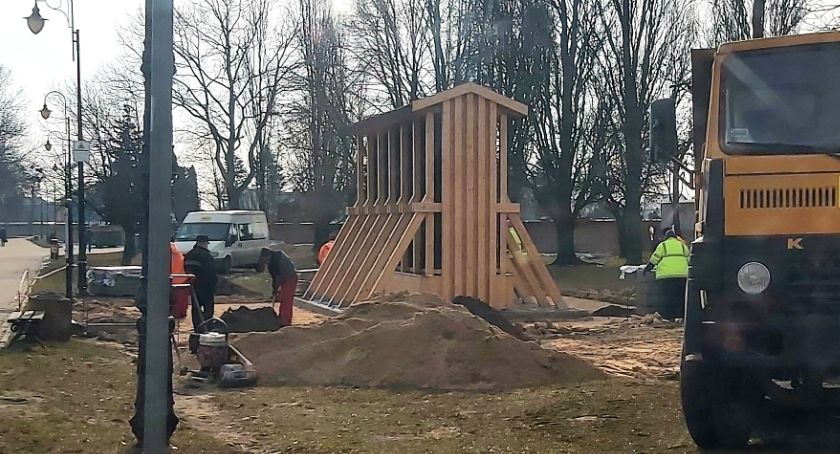 Co się dzieje wokół tężni? Trwają prace budowlane