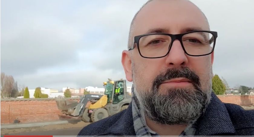 Chodnik i ścieżka przy ul. Baranowskiej w Przasnyszu już powstaje [wideo]