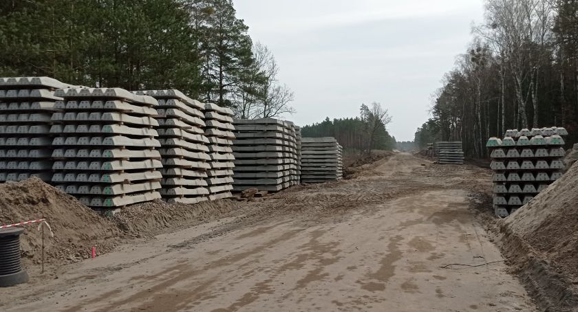 Postępują prace nad budową linii kolejowej nr 35 Ostrołęka – Chorzele.
