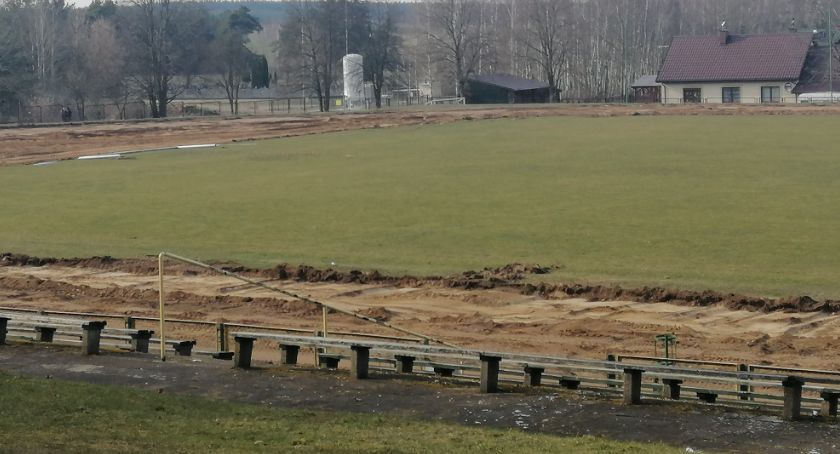 Ruszyły prace odnawialne i modernizacyjne stadionu gminnego w Jednorożcu. Znamy zakres robót