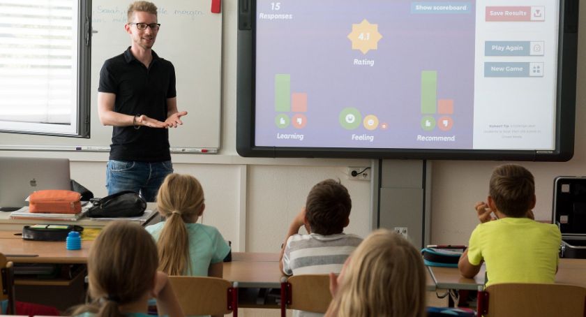 Z ostatniej chwili: Już w maju uczniowie wracają do szkół! Harmonogram luzowania obostrzeń