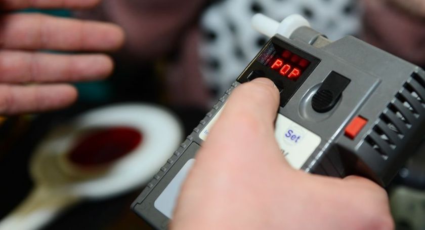 Obywatelskie zatrzymanie. Kierowca wydmuchał ponad 2 promile.