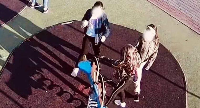 Dewastacja na Wembley - dzieci sprayem zniszczyły kilka obiektów przeznaczonych do zabawy