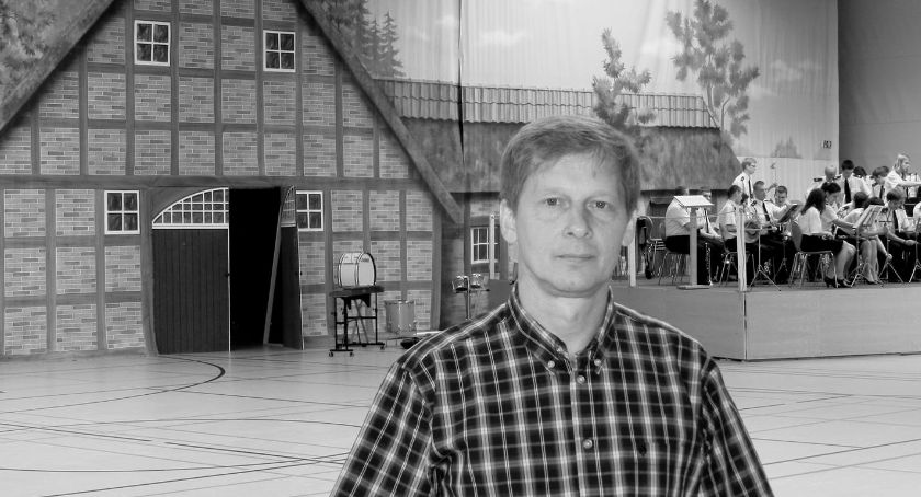 Mieszkańcy żegnają Św. p. Bogdana Bojarskiego związanego z Młodzieżową Orkiestrą Dętą