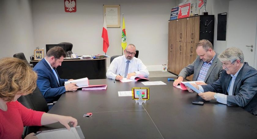 Umowa z Wykonawcą drogi wojewódzkiej 614 podpisana! Wkrótce ruszą prace