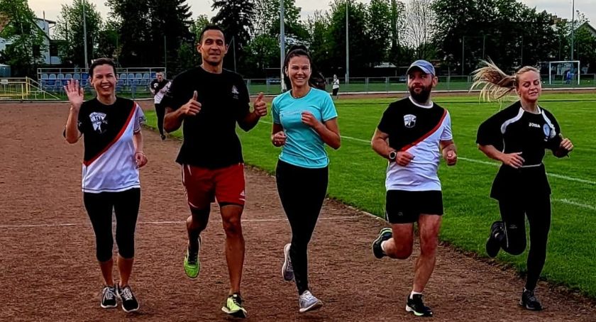 Grupa biegaczy z Przaśnika honorowo dołączyła do Biegu Weterana – Droga Do Bagram