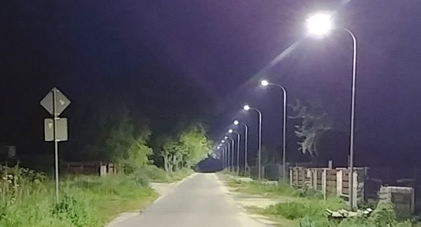 Ulica Ruda oświetlona