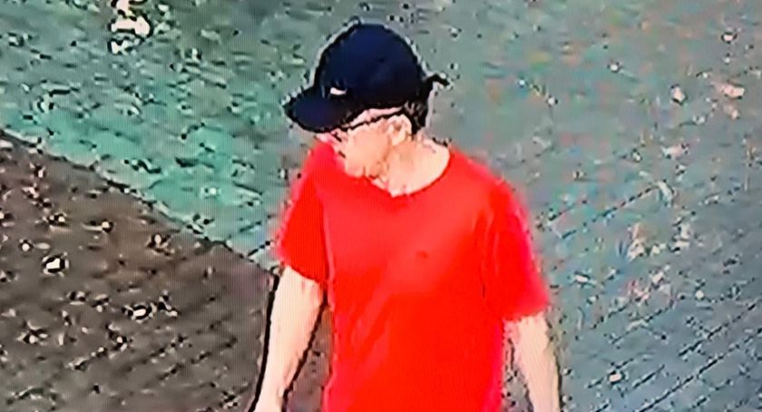 Uwaga! Nastolatka pogryziona przez psa. Poszukiwany mężczyzna ze zdjęcia. Policja apeluje o pomoc.