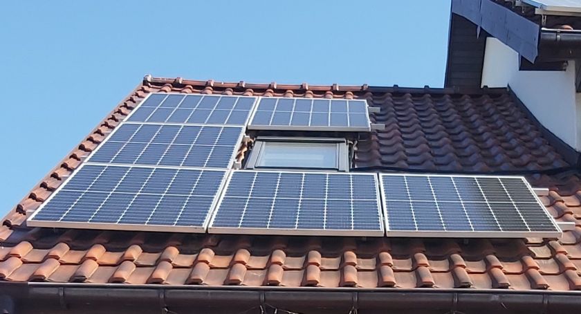Planujesz instalację paneli fotowoltaicznych? Zrób to jeszcze w tym roku! Ministerstwo Klimatu szykuje zmiany w prawie