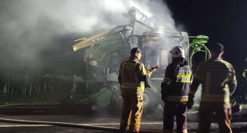 Nocny pożar prasy rolniczej w Romanach Seborach [Foto + wideo]
