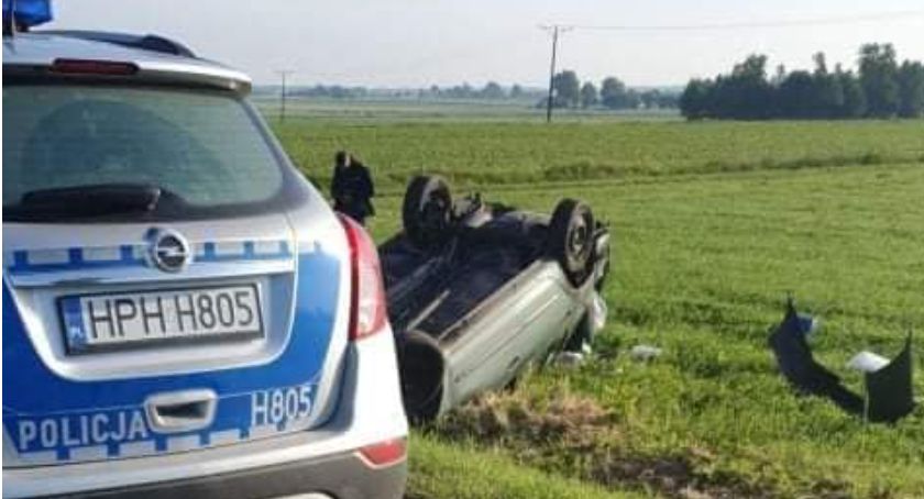 Poranne dachowanie auta w gminie Przasnysz