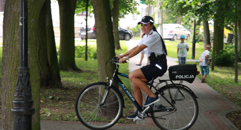 Przemierzają miasto rowerami. Ruszyły Policyjne patrole rowerowe