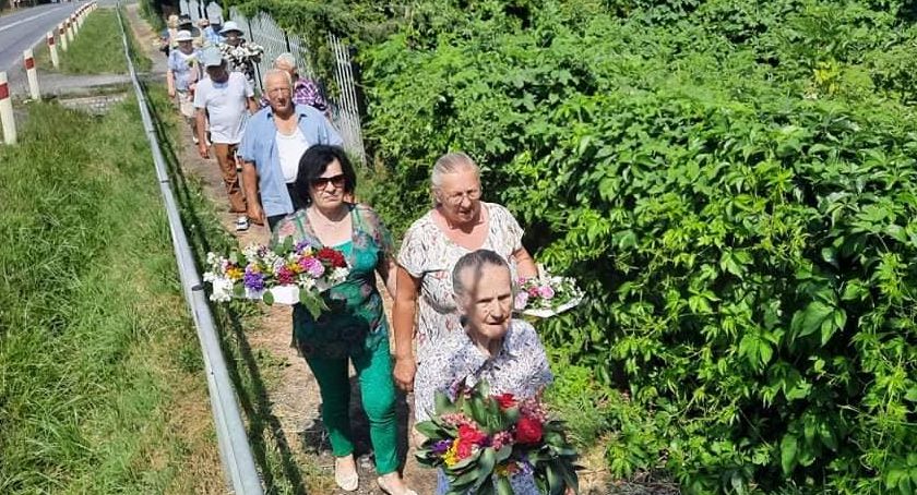 Seniorzy w akcji, tym razem puszczali wianki