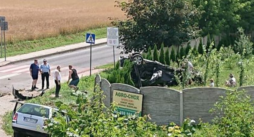 Z ostatniej chwili: Wypadek w Krzynowłodze Małej. Jedna osoba zakleszczona wśród poszkodowanych dziecko [Zdjęcia]