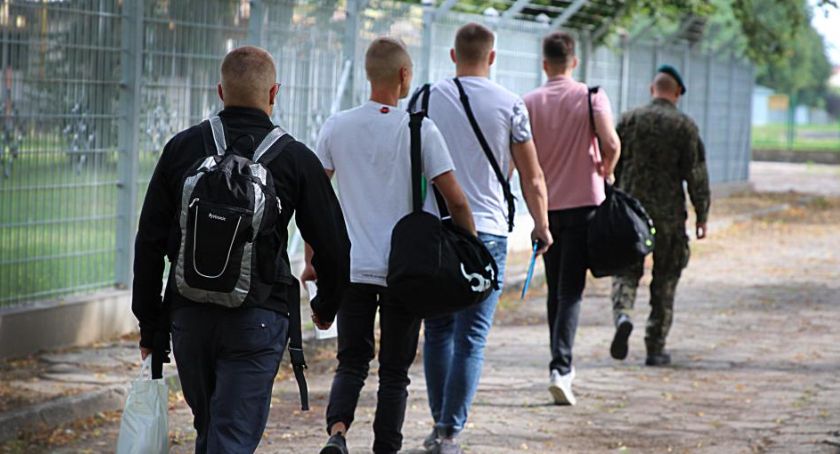 28 ochotników rozpoczęło szkolenie podstawowe w ramach służby przygotowawczej