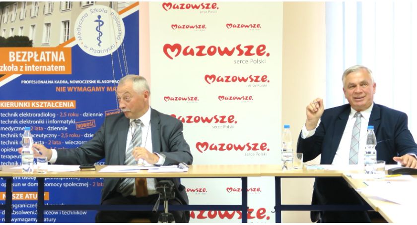 Omawiano problemy organizacyjno-prawne działalności Medycznej Szkoły Policealnej w Przasnyszu