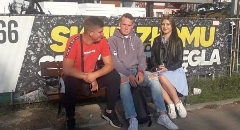 Na przasnyskim dworcu stanęła ławka dla podróżnych 