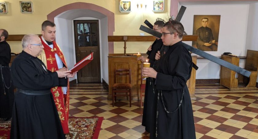 Obłóczyny i pierwsze śluby zakonne w przasnyskim klasztorze pasjonistów