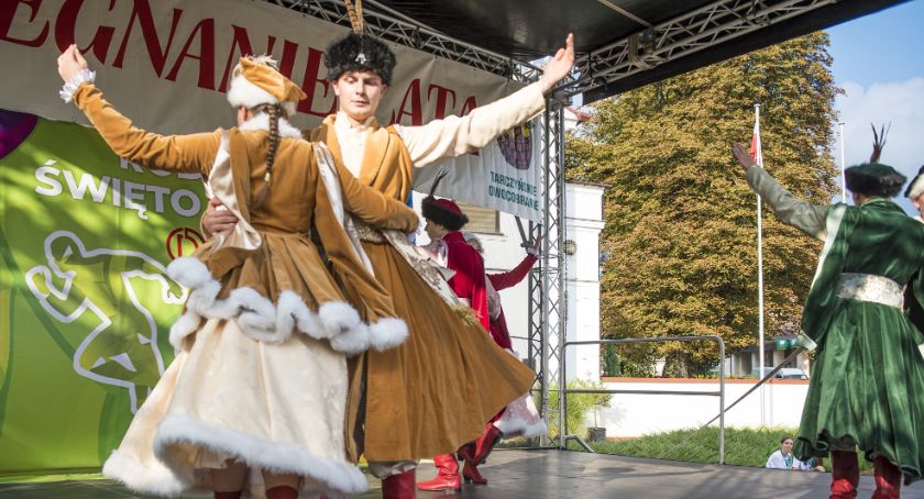 Zatańczyli Tańce Narodowe na tarczyńskich dożynkach [Zdjęcia]