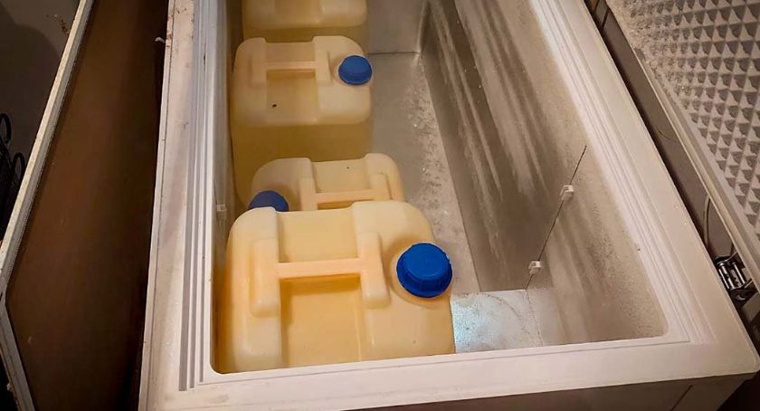 Pod Przasnyszem produkowali 10 tys. działek narkotyku na dobę. CBŚP zlikwidowało fabrykę