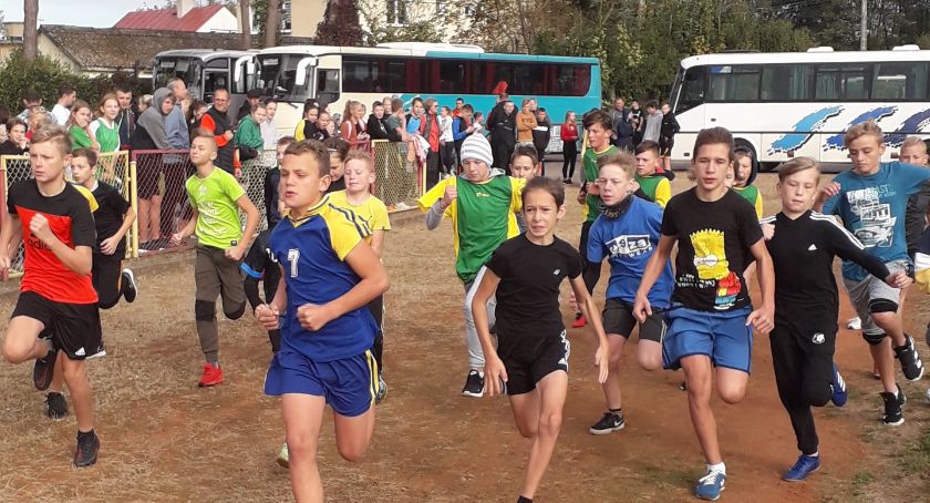 Powiatowe Igrzyska Młodzieży Szkolnej 2021/2022: sukcesy sportowe na zawodach.