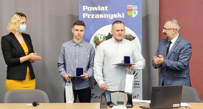 Jakub Bońkowski i Cezary Pykała wyróżnieni medalami Gloria Prasnensis Terrae!