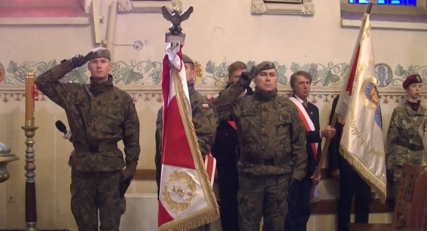 Odsłonięcie tablicy upamiętniającej 70. rocznicę śmierci żołnierzy z patrolu „Kaźmierczuka”
